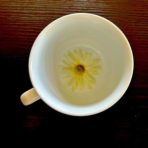 Isaac Mizrahi White Tea Cup with Daisy